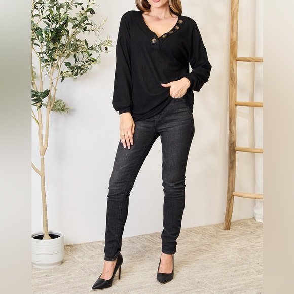 NWT Zenana Cara Black Waffle Knit Henley Buttoned V-Neck Long Sleeve Blouse Tee - Picture 5 of 6